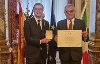 Madrid, ambasciatore Buccino Grimaldi consegna onorificenza a Quirante Rives