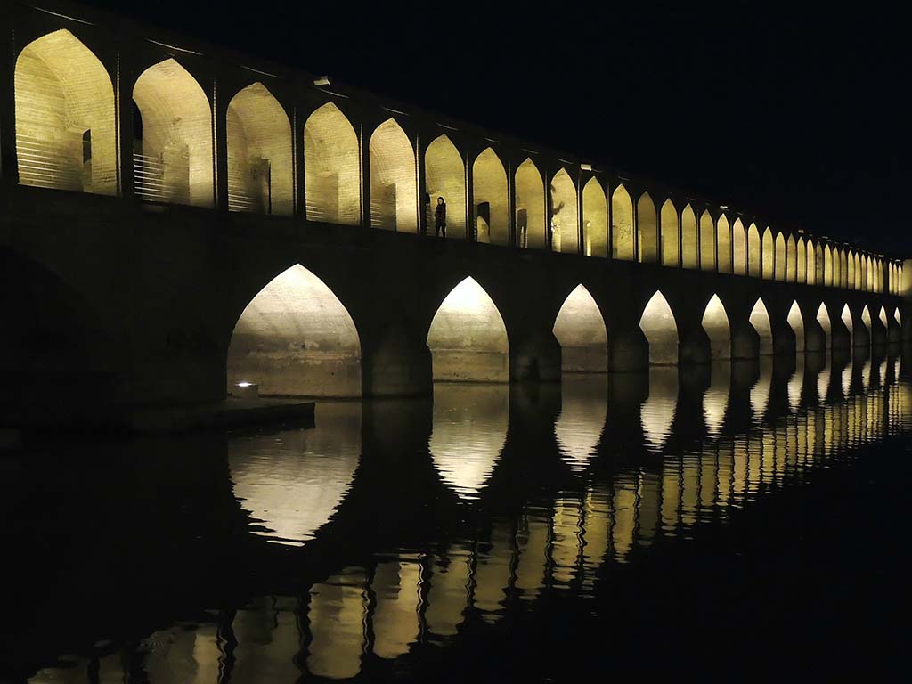 695 - Ponte Siosepol by night ad Isfahan - Iran