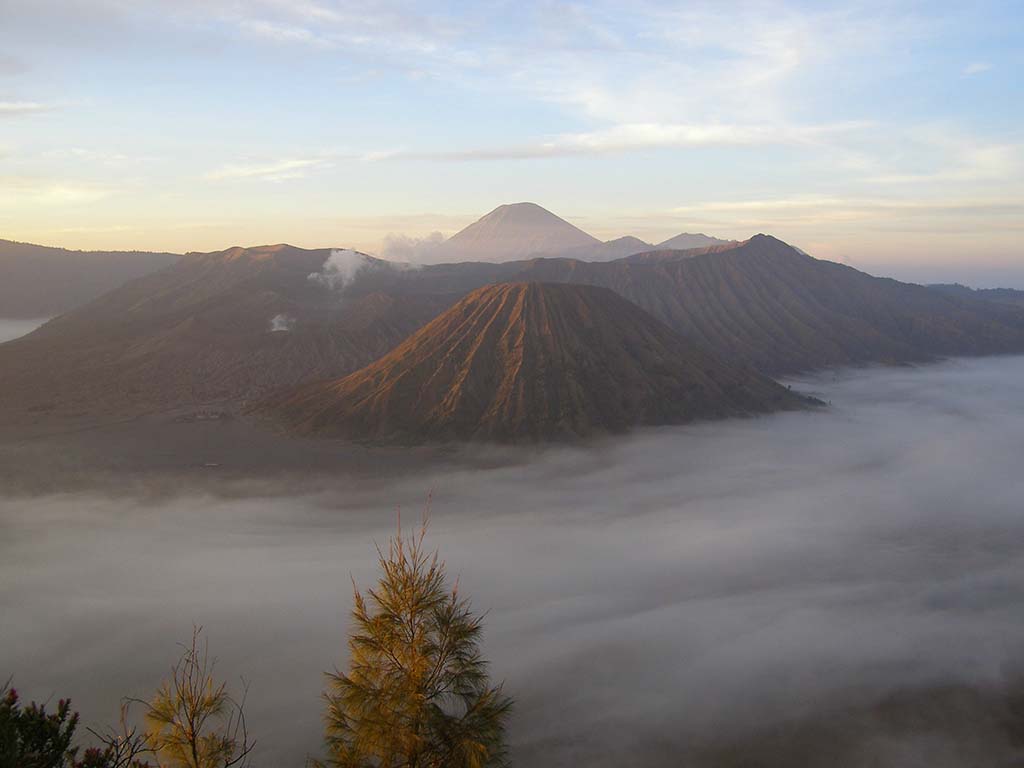 485 - Giava alba sulle pendici del vulcano Bromo - Indonesia