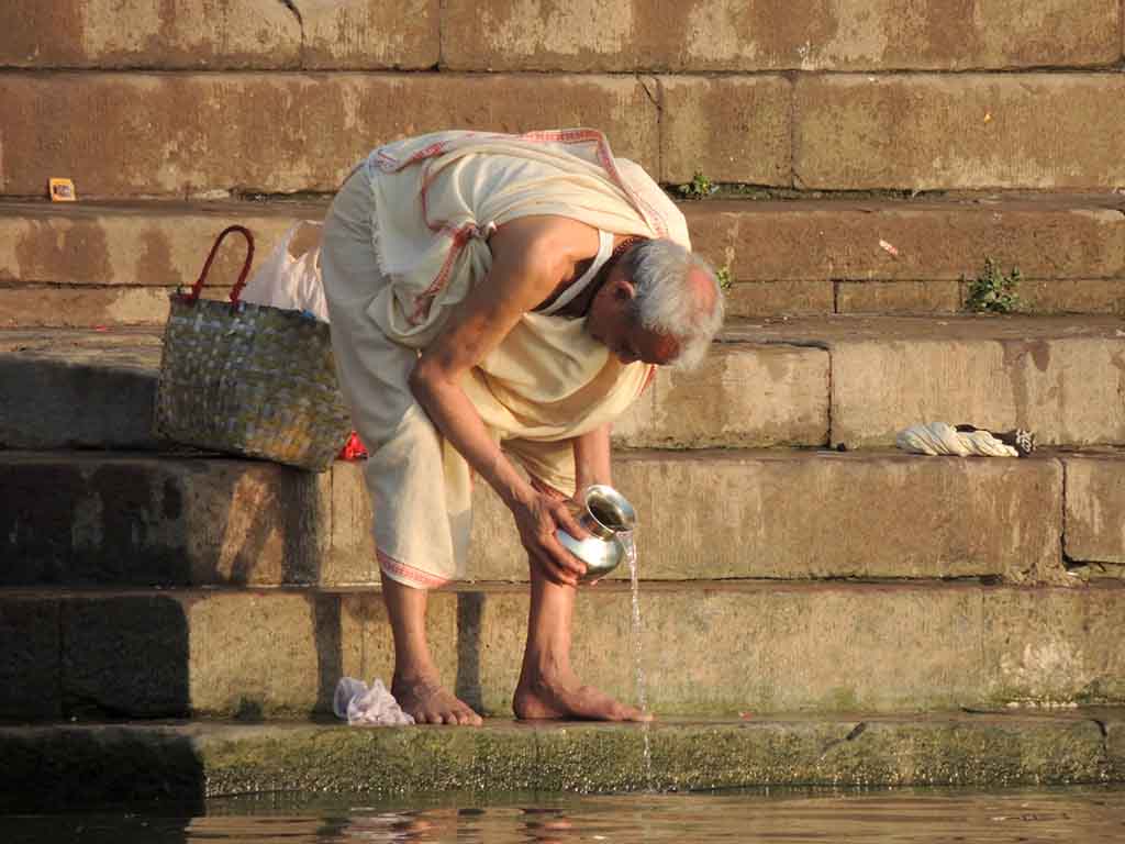 832 - Alba sul fiume Gange a Varanasi - India
