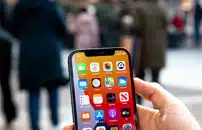 Poche operazioni per un cellulare âin formaâ