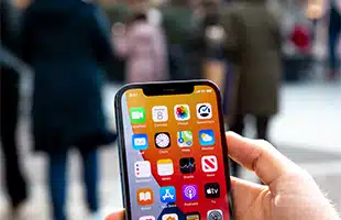 Poche operazioni per un cellulare âin formaâ