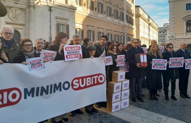  La Consulta salva la legge pugliese <br> sul salario minimo. E adesso?