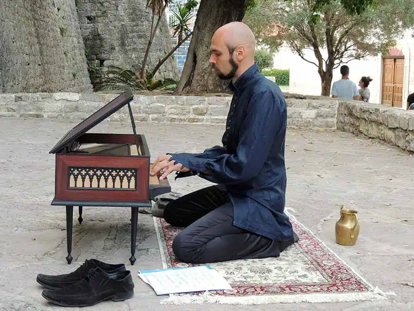 1014 - Suonatore di pianola a Budva - Montenegro