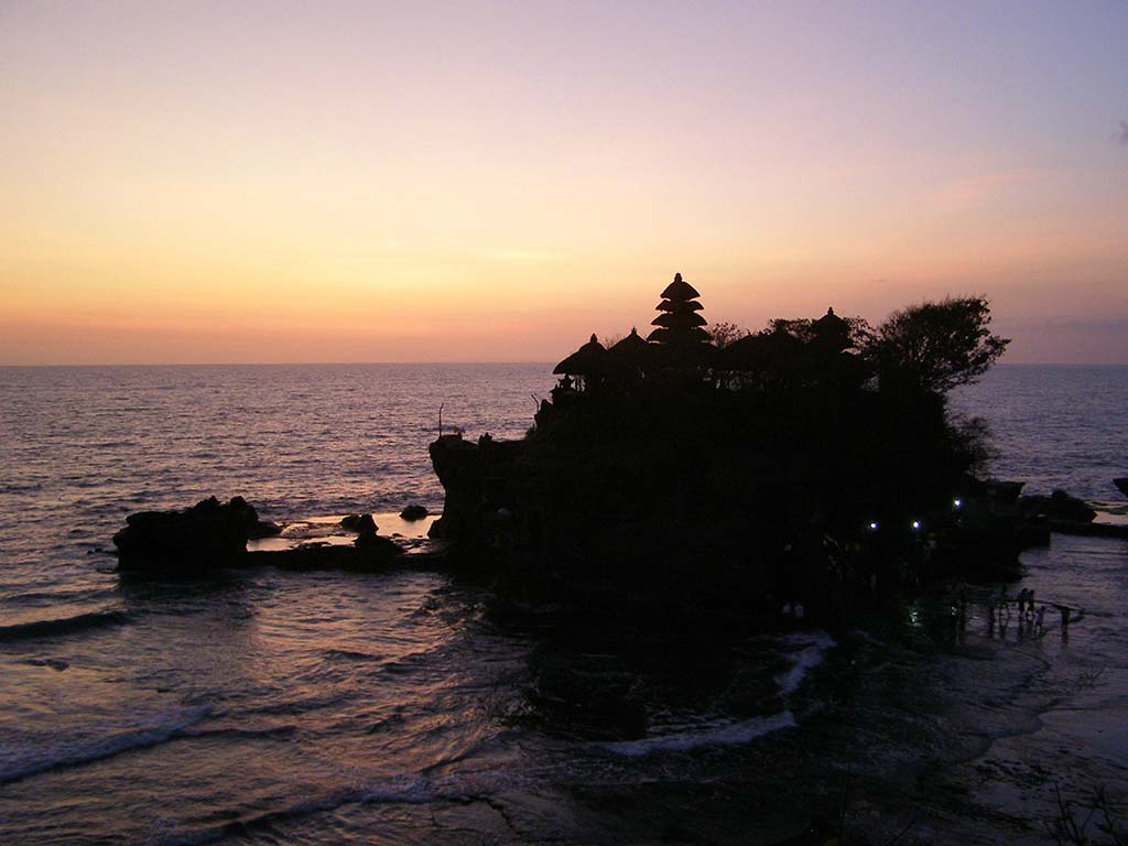 498 - Bali tramonto presso il tempio di Tanah Lot - Indonesia