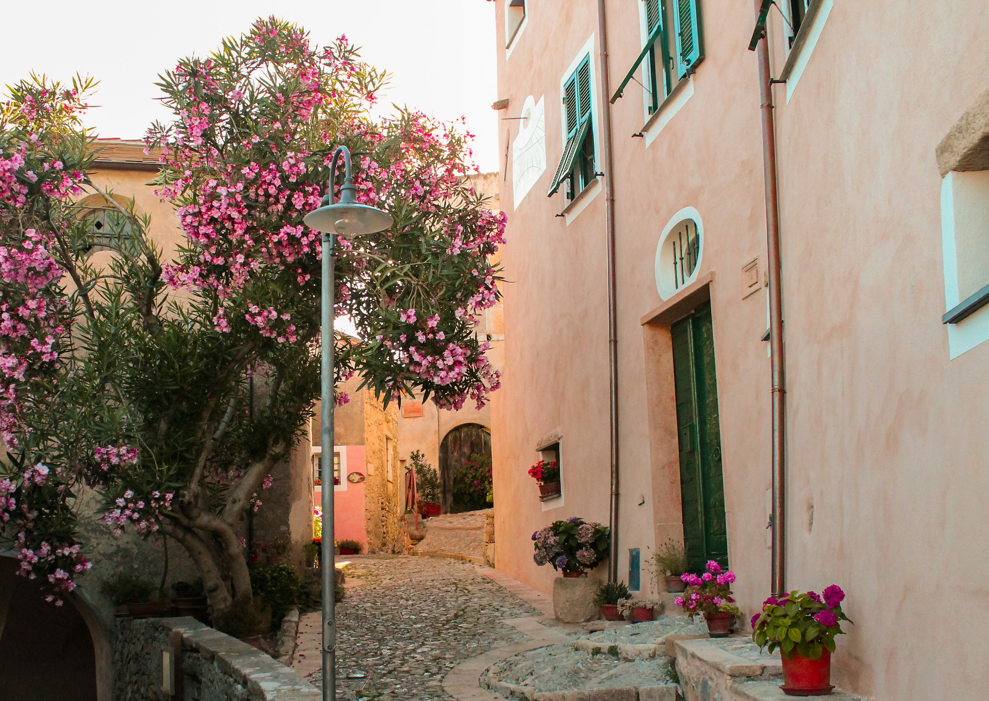 Verezzi: il borgo saraceno sulla costa ligure