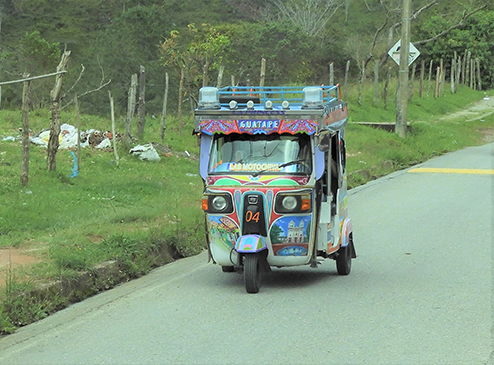 1127 - Taxi a tre ruote a GualapÃ¨ - Colombia