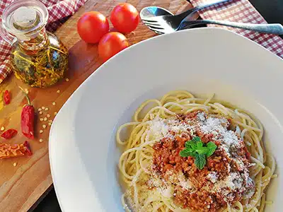 IIC PRAGA: IL MITO DELLE ORIGINI, BREVE STORIA DEGLI SPAGHETTI AL POMODORO