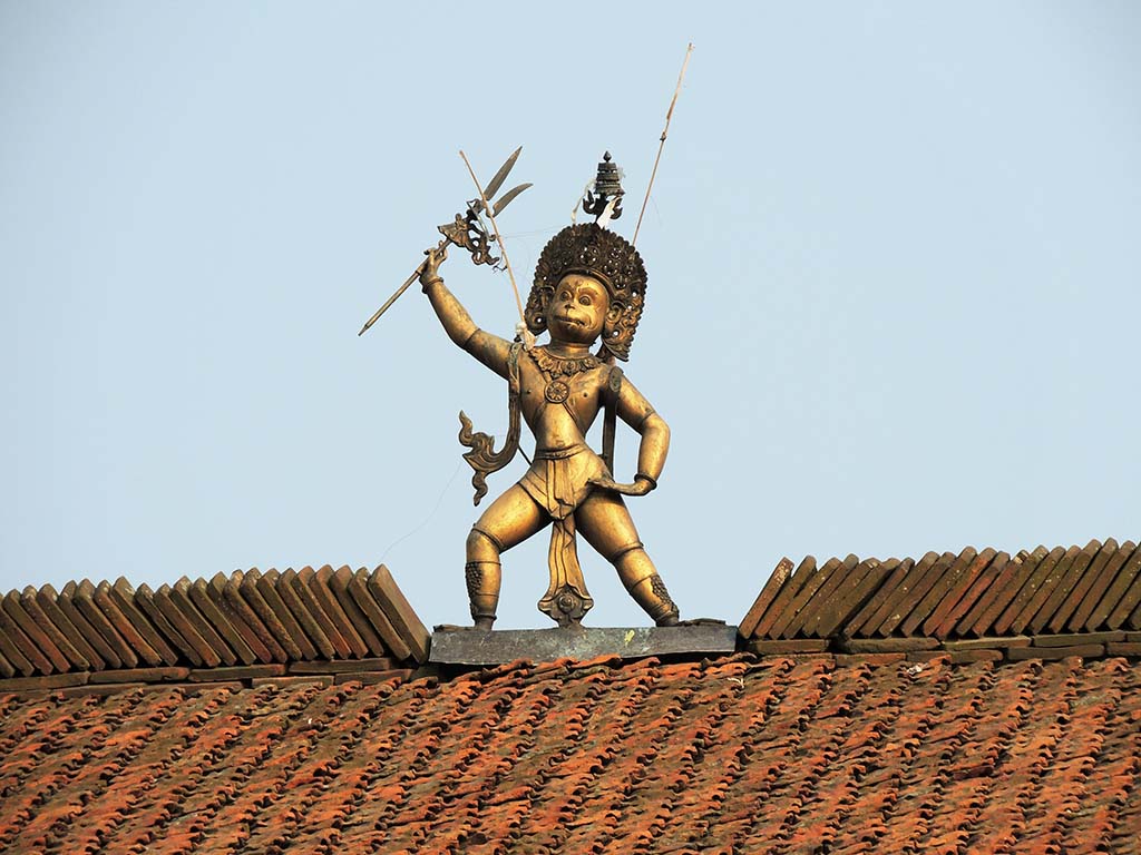 926 - Caratteristico tetto nella citta' vecchia di Patan