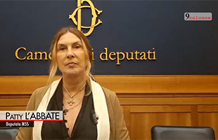 Natuzzi, L’Abbate (M5S): Da Urso nessuna risposta, Stato tuteli i lavoratori