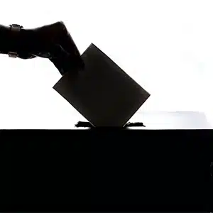 Vote in Russia, Italy splits