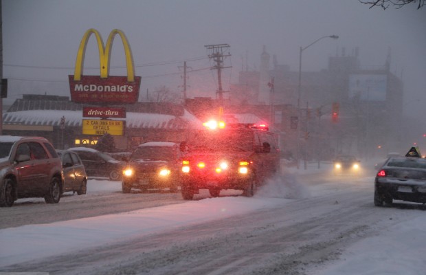 IL GELO DEVASTA GLI USA <BR> 13 VITTIME E VOLI FERMI