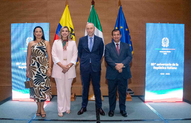 Ecuador, Ambasciatore Davoli celebra Festa della Repubblica a Manta