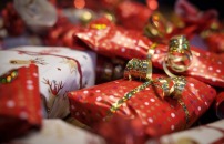 REGALI DI NATALE: AL TOP <br>ENOGASTRONOMIA  <br>E CURA DELLA PERSONA