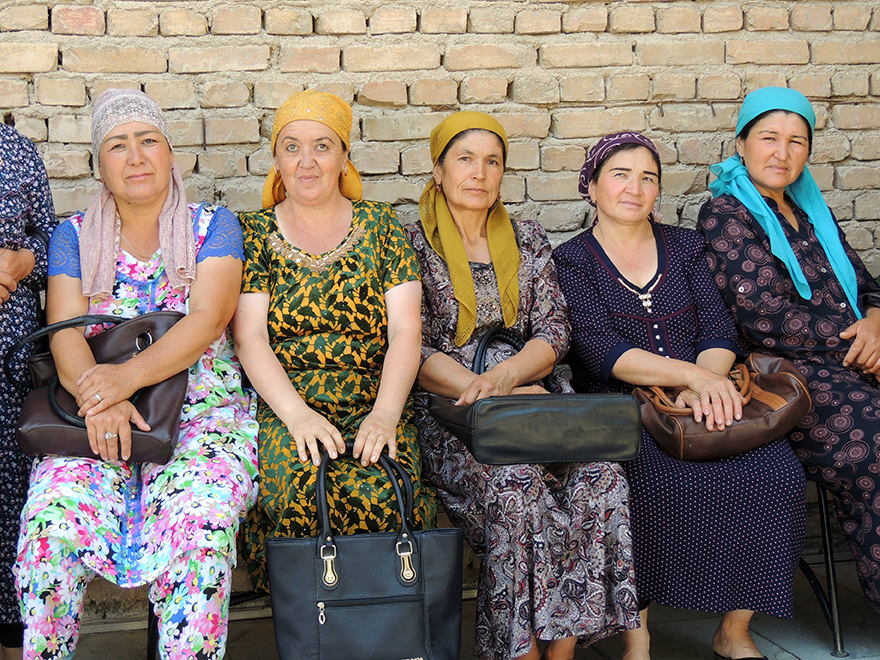 765 - Donne in posa a Samarcanda - Uzbekistan