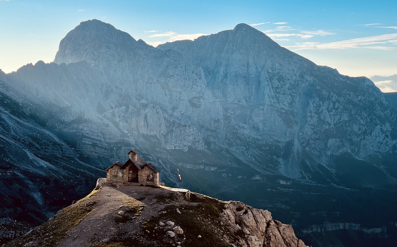 San Lorenzo Dorsino, ai piedi delle Dolomiti