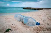 Lâonda della plastica travolge i nostri mari, ma le iniziative per ripulirli non mancano