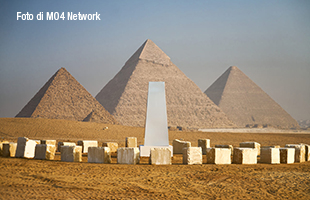 Dieci artisti internazionali raccontano lâeternitÃ  ai piedi delle Piramidi