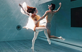 Underwater Sunshine: tre talenti della danza portano in apnea i passi li hanno resi famosi nel mondo  