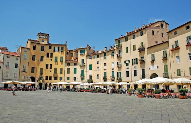 LUCCA DICE BASTA <br>AI 