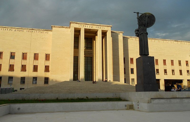 CAOS CORSI MEDICINA <br> IL CASO VA ALLâANTITRUST 