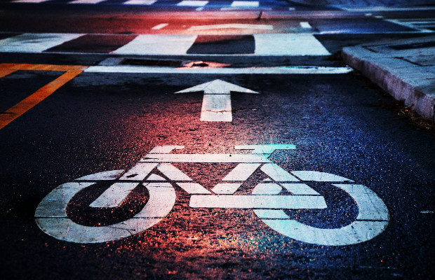 AUTO SEMPRE IN TESTA <BR> MA Eâ BOOM DI E-BIKE 