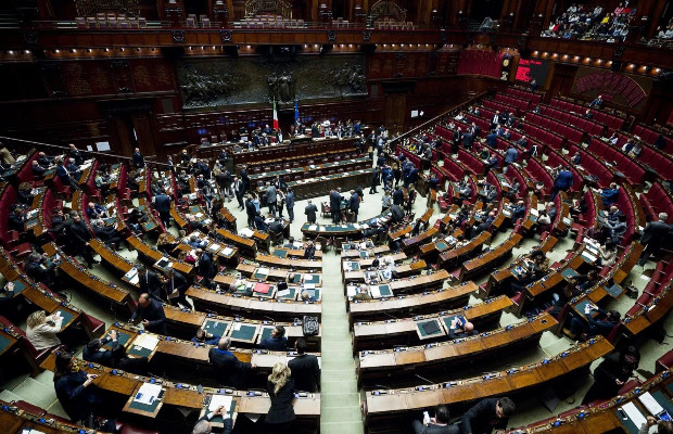   25 APRILE, RICORDO <BR> CAMERE TRA POLEMICHE 