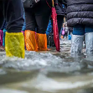 Promises in the mud: flood victims in Emilia Romagna against Meloni discussing funds for reconstruction