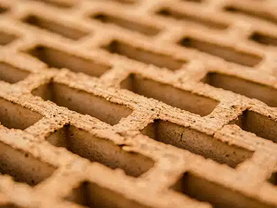IMPRESE: I BIOMATTONI IN CANAPA CHE PIACCIONO AL GURU INDIANO