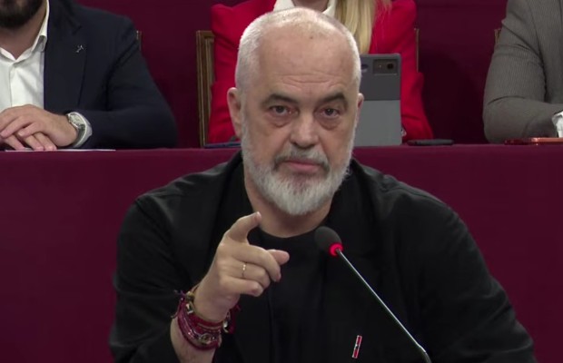 RAMA: ALBANIA ARENA <br> PRO E CONTRO TRUMP