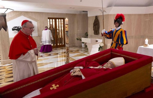 PAPA, FUNERALI SABATO <BR> DOMANI BARA A S. PIETRO