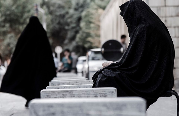 FIGLIA PREMIO NOBEL IRAN: <br> STA MORENDO, LIBERATELA  