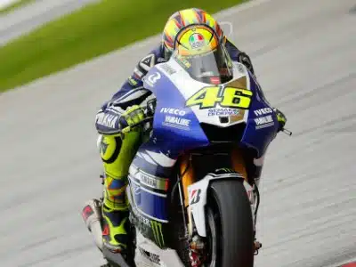 MOTOGP: VALE ROSSI, GIRO DI PISTA CON LA BANDIERA DEL SIC