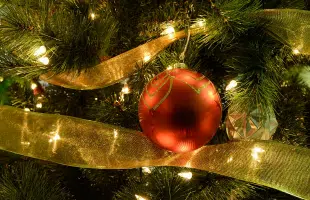 NATALE, LA GEN Z ACQUISTA REGALI ETICI  