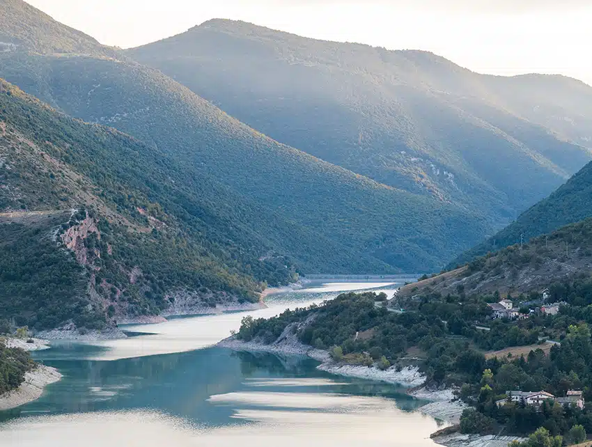 Marche: lâincanto <br> del lago di Fiastra