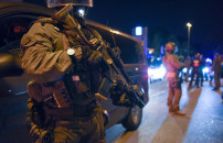 VAN SU FOLLA A BERLINO <br>UCCISO IL PRESUNTO <br>ATTENTATORE 