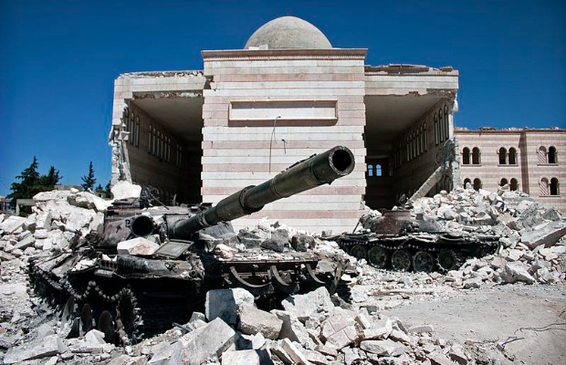 ISRAELE DISTRUGGE <br> LâARSENALE DI ASSAD