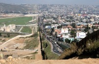 L'ESERCITO USA CREA <br> NUOVA ZONA MILITARA <br> AL CONFINE COL MESSICO