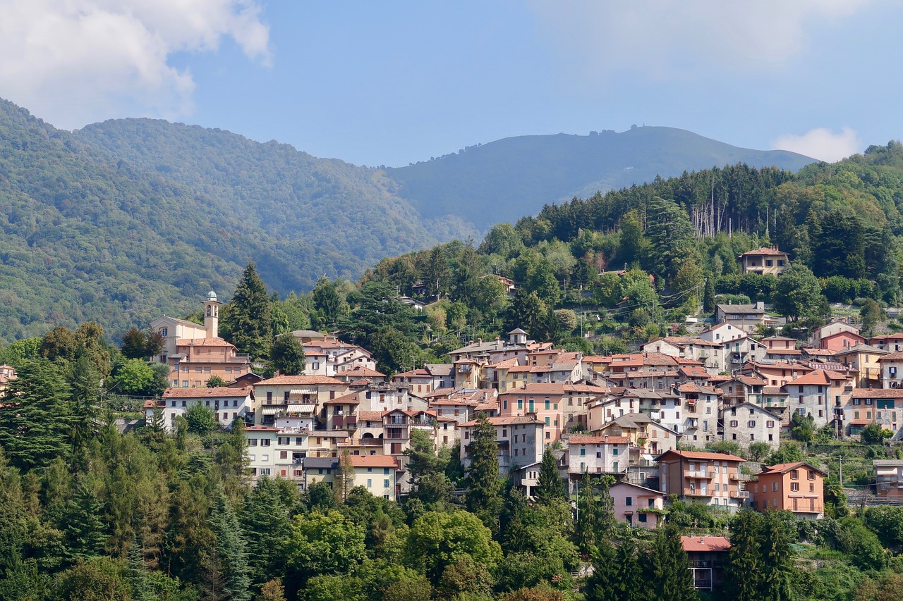 Sulla sponda orientale del lago di Como