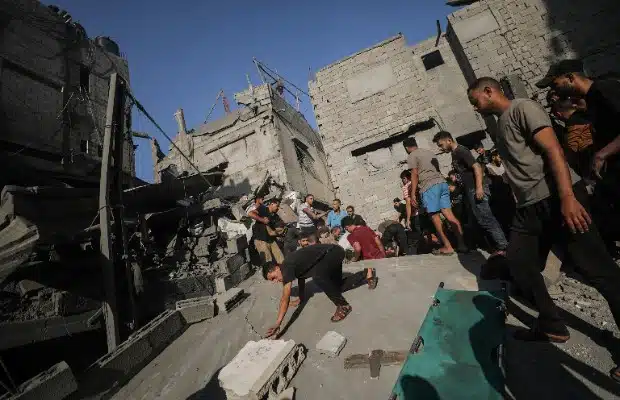 GAZA, Eâ UNA STRAGE <BR> ANCHE TRA GLI STUDENTI