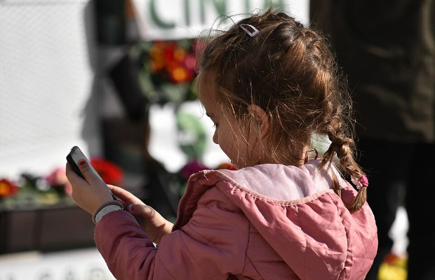 UN BAMBINO SU 3 USA <BR> SMARTPHONE OGNI GIORNO