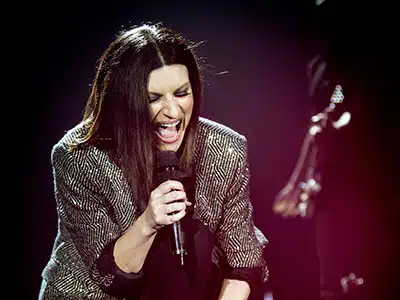LAURA PAUSINI TRIONFA AI GOLDEN GLOBE: DEDICO IL PREMIO ALLâITALIA