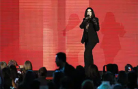 Laura Pausini torna con âLa mia storia tra le ditaâ, il brano anche in spagnolo e portoghese