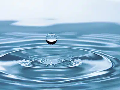 NELLA âDOPPIA ANIMAâ DELLâACQUA IL SEGRETO DELLE SUE PROPRIETÃ ELETTRICHE 