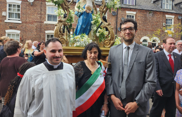 Il Comites di Manchester alla processione della Madonna del Rosario