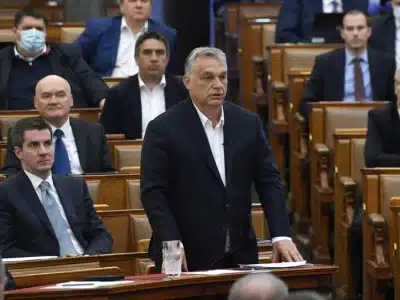 ITALIANI IN UNGHERIA: PREOCCUPATI DAL VIRUS E DA ORBAN