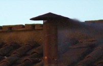 CONCLAVE, NERA <BR> LA PRIMA FUMATA