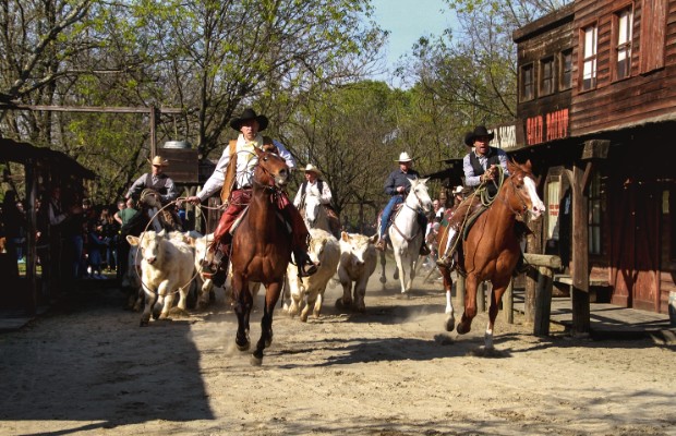 WESTERN, RIAPRE IL PARCO âCOWBOYLANDâ