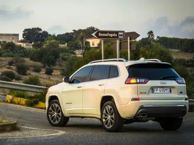 AUTO, JEEP LANCIA LA NUOVA CHEROKEE