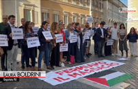 Gaza, Boldrini a flash mob Pd: Meloni vengo in Parlamento, non possiamo restare a guardare